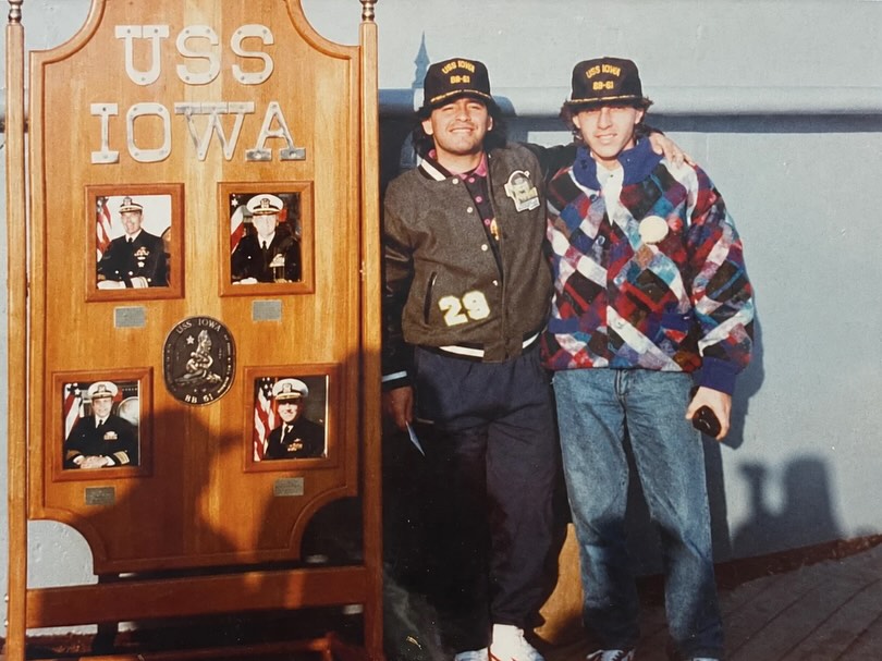 somoscorta's tweet photo. Las fotos inéditas de Diego Armando Maradona en un acorazado estadounidense en noviembre de 1989. Había sido invitado por la jefatura de la OTAN. 

📸 Vía Fernando Signorini https://t.co/58selplZm5