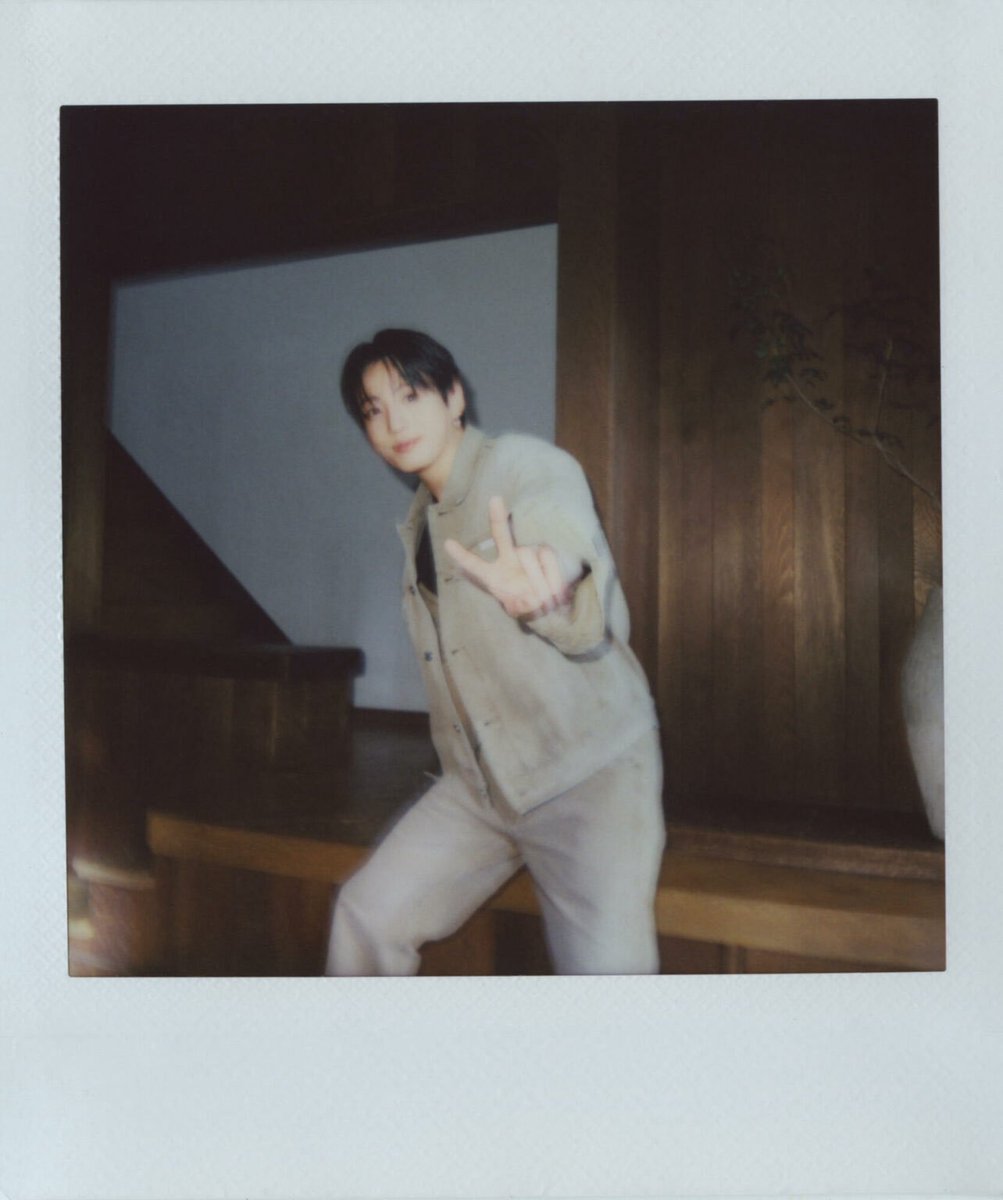 _sgminseven's tweet photo. JUNGKOOK'S POLAROIDS X CALVIN KLEIN https://t.co/fnWamKJjSD