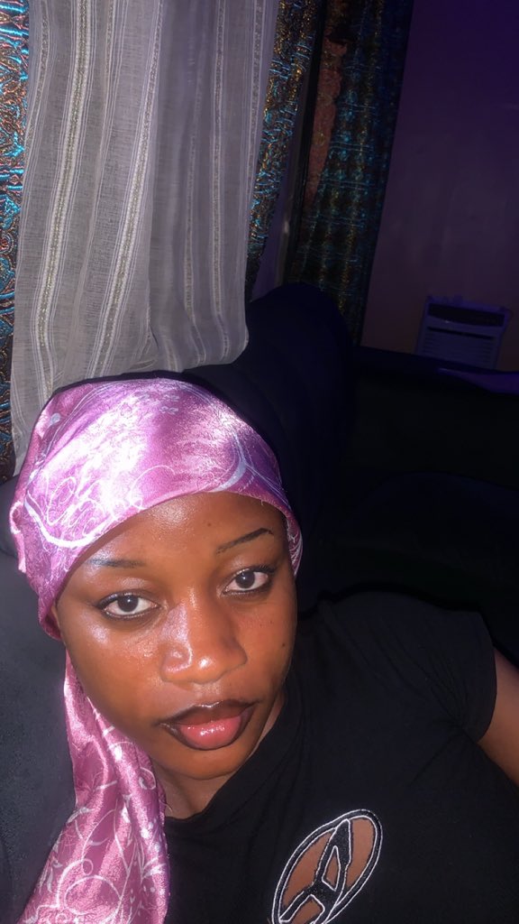 tems_lizza's tweet photo. Thin Eyebrows>>>> https://t.co/gHHHDKWRFv