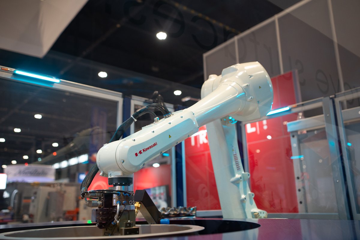 KawasakiRobot's tweet photo. Not every surface on a part should be polished the same. At #IMTS2026, see how a #Kawasaki RS025N powers #WaltherTrowal's #TRFinisher, delivering #precise, #repeatable finishing of critical #kneeimplant surfaces. https://t.co/f3mkKraKH3