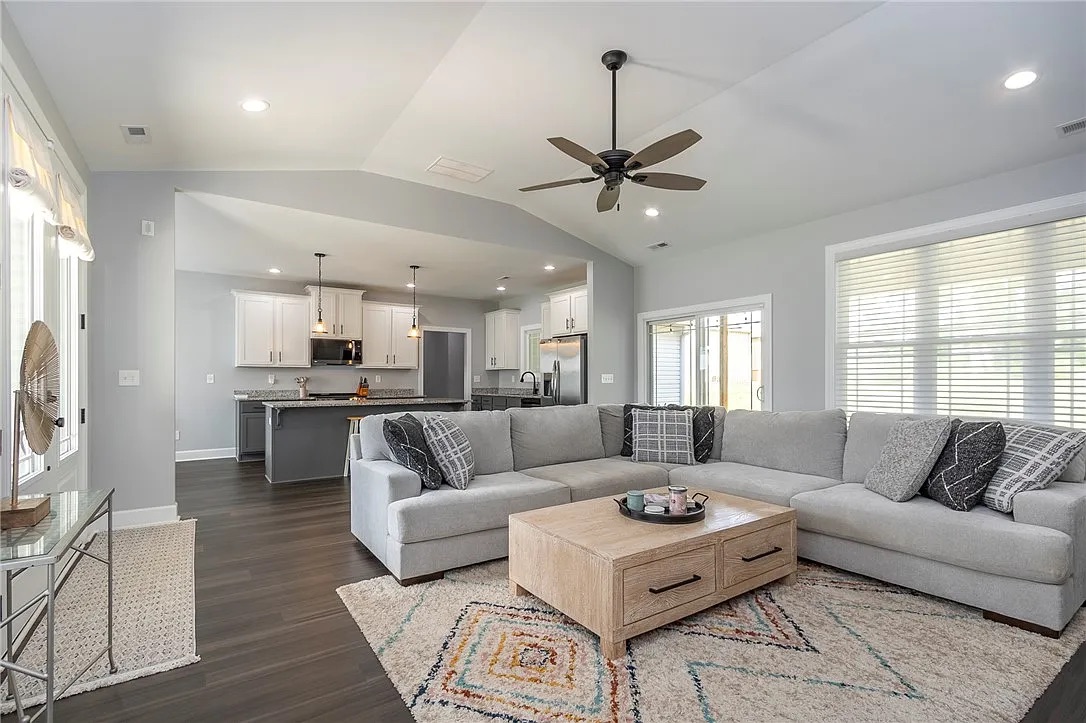 PtoPrealty's tweet photo. Another beautiful home has found its new owners! 🎉🏡 

Your next home could be closer than you think. Call Melissa Powell at 864.985.3434.

#PinetoPalmRealty #PinetoPalm #Realtor #Realty #Mountains #Beach #SCRealty #SouthCarolina #SouthCarolinaRealty https://t.co/HnCOxx8Jo3
