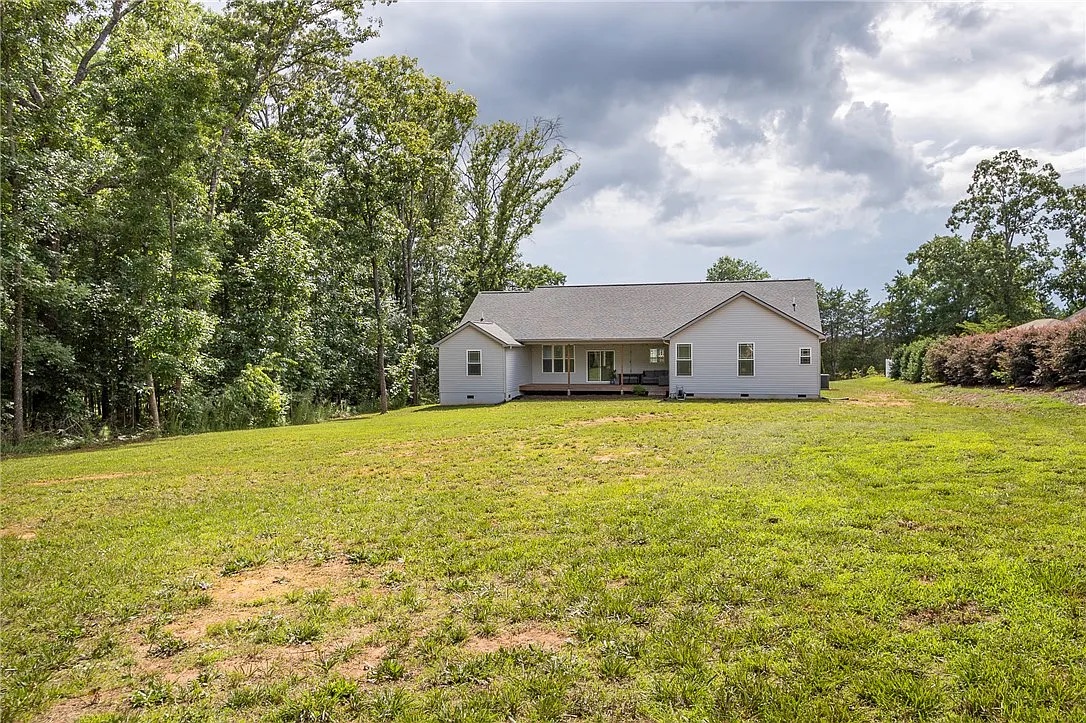PtoPrealty's tweet photo. Another beautiful home has found its new owners! 🎉🏡 

Your next home could be closer than you think. Call Melissa Powell at 864.985.3434.

#PinetoPalmRealty #PinetoPalm #Realtor #Realty #Mountains #Beach #SCRealty #SouthCarolina #SouthCarolinaRealty https://t.co/HnCOxx8Jo3