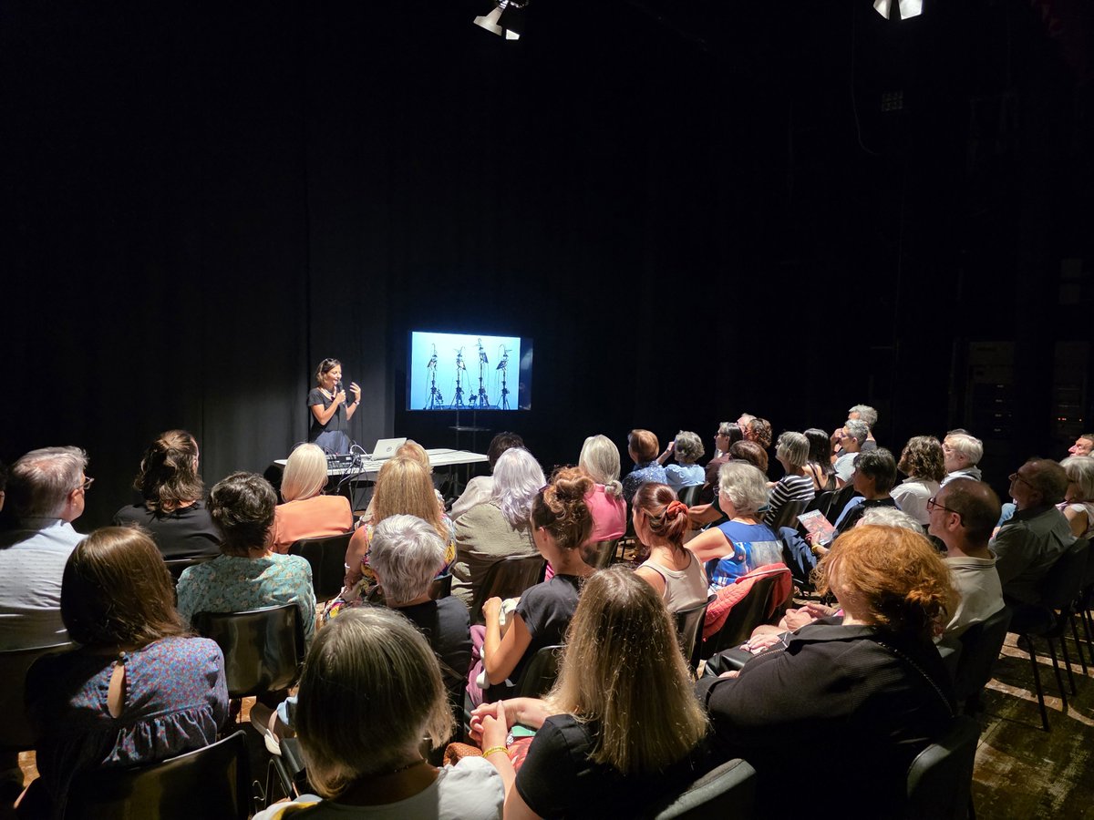 TeatroPasolini's tweet photo. Oggi Making of La Medium
con @MartaCuscuna sul palcoscenico gramito del @TeatroPasolini #Cervignano.
Introduce @FabriziaMaggi @CSSUdine. Dopo il debutto 28-29 ottobre al Teatro Vascello di Roma per @Romaeuropa, La Medium arriva a #TeatroContatto #Udine 7-8 novembre al Palamostre https://t.co/5xL1NVAXls