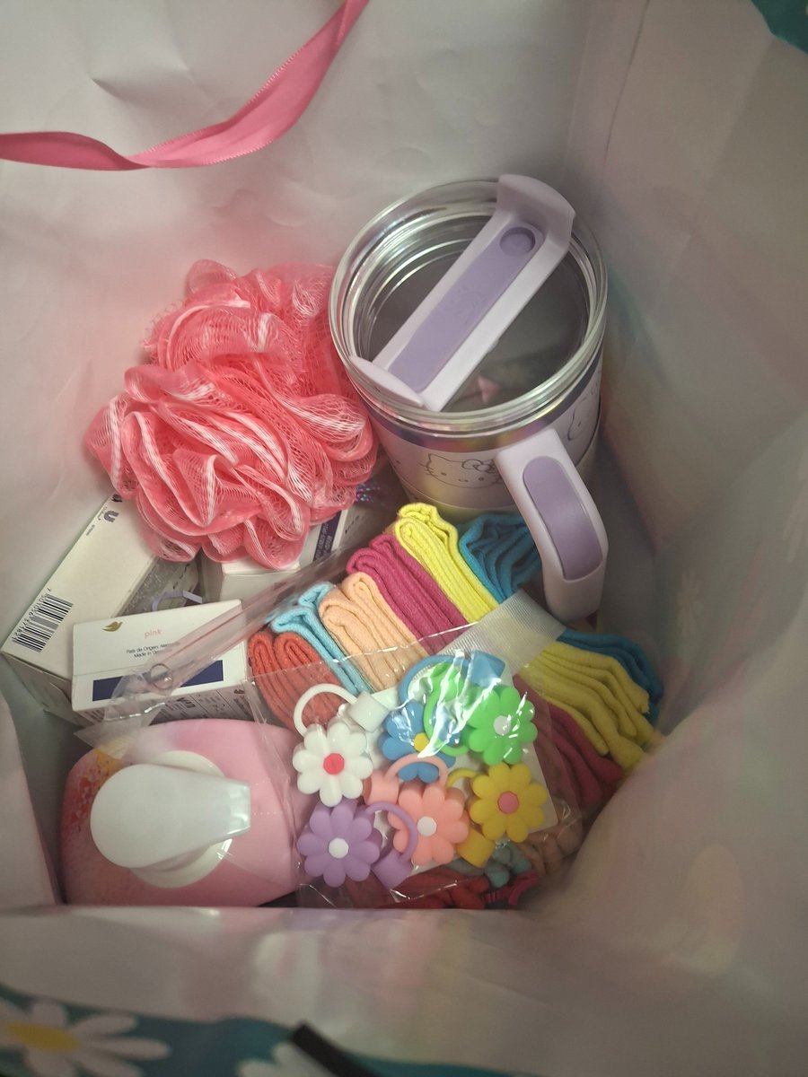Crystal00366602's tweet photo. This is the Birthday gifts I brought for somebody who is very special too me in my Family💜💜💜💜💜💜 https://t.co/NLQk3Y92Un