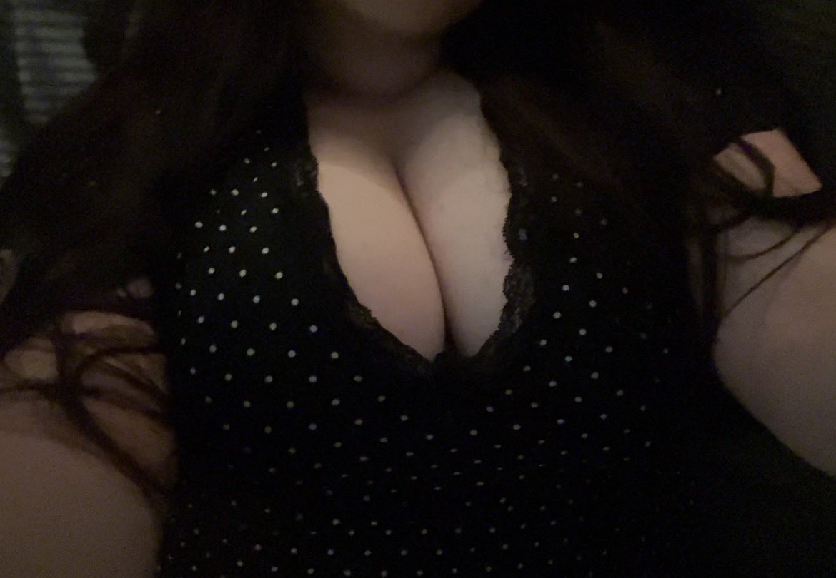 neededdesire's tweet photo. do you like my top or would it look better off? :3 https://t.co/kDyVXGl2mx