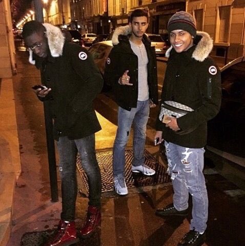 gielasrine's tweet photo. mes vrais rebeu renoi savent que le prime de la mode c’etait en 2016 avec les jean dsquared les manteaux a fourrure et les balenciaga arena https://t.co/EWfO9xJWpr