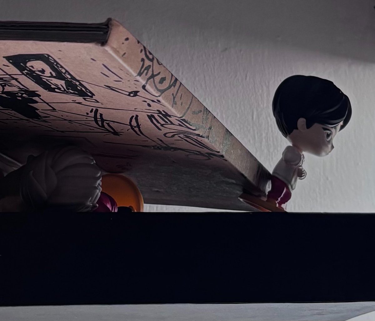 kokiraee's tweet photo. el aire tiró mis álbumes y el rpwp salvó a jin de caer por la ventana… https://t.co/505AJbUuHG