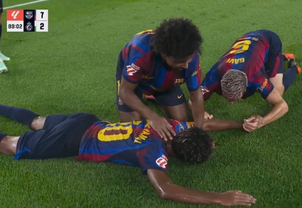 theberneese's tweet photo. More than a club💙❤️ https://t.co/FeW6QTJ5wk