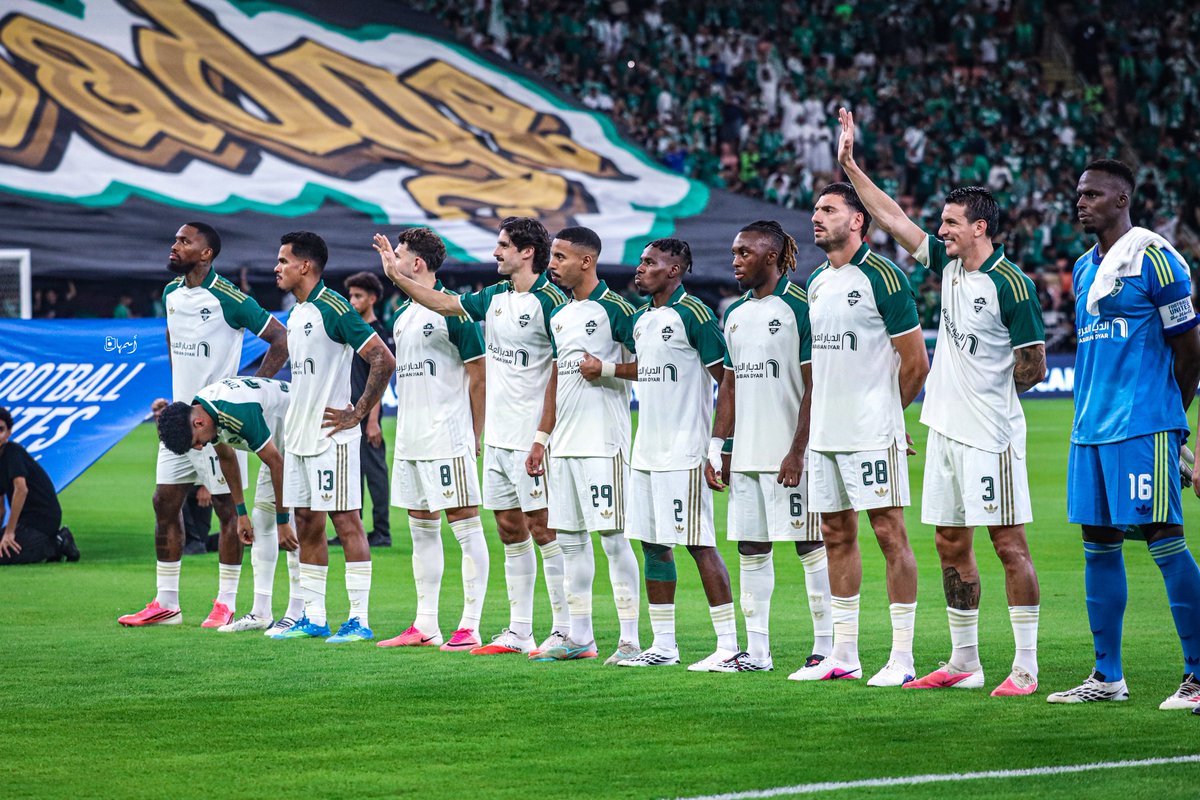 diario_AFC's tweet photo. 🚨🗣️ مشعل العتيبي - دورينا غير:

لاعبين الأهلي تعاهدوا على تعويض الجماهير ببطولة القارات، اللاعبين لديهم إصرار كبير على تحقيق البطولة 🟢⚪️

يارب 🙏🏻 https://t.co/C4VYpNPsOY