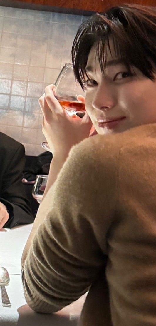 NUNUBlTES's tweet photo. ⠀˙✧˖°📸⋆｡˚ 🎞️
⠀ ⠀ ⠀ ⠀ ⠀ ⠀ ⠀ ⠀𝚈𝙾𝚄𝚁 𝙲𝙰𝙼𝙴𝚁𝙰 𝚁𝙾𝙻𝙻
⠀ ⠀ ⠀ ⠀ ⠀ ⠀ ⠀ ⠀𝙸𝙵 𝙸 𝚆𝙴𝚁𝙴 𝚈𝙾𝚄𝚁 
⠀ ⠀ ⠀ ⠀ ⠀ ⠀ ⠀ ⠀ 𝓑𝙾𝚈𝙵𝚁𝙸𝙴𝙽𝙳 https://t.co/UZT3Hea0oP