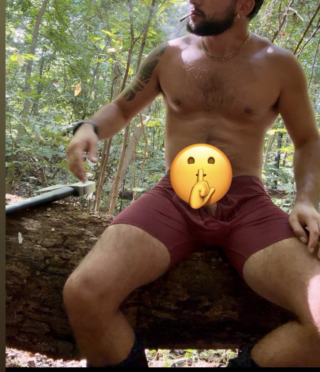 Ryderst8Mike's tweet photo. Had a smoke after chopping all this wood. Dm for full pic. 💪 https://t.co/Kb5mGwcwcp