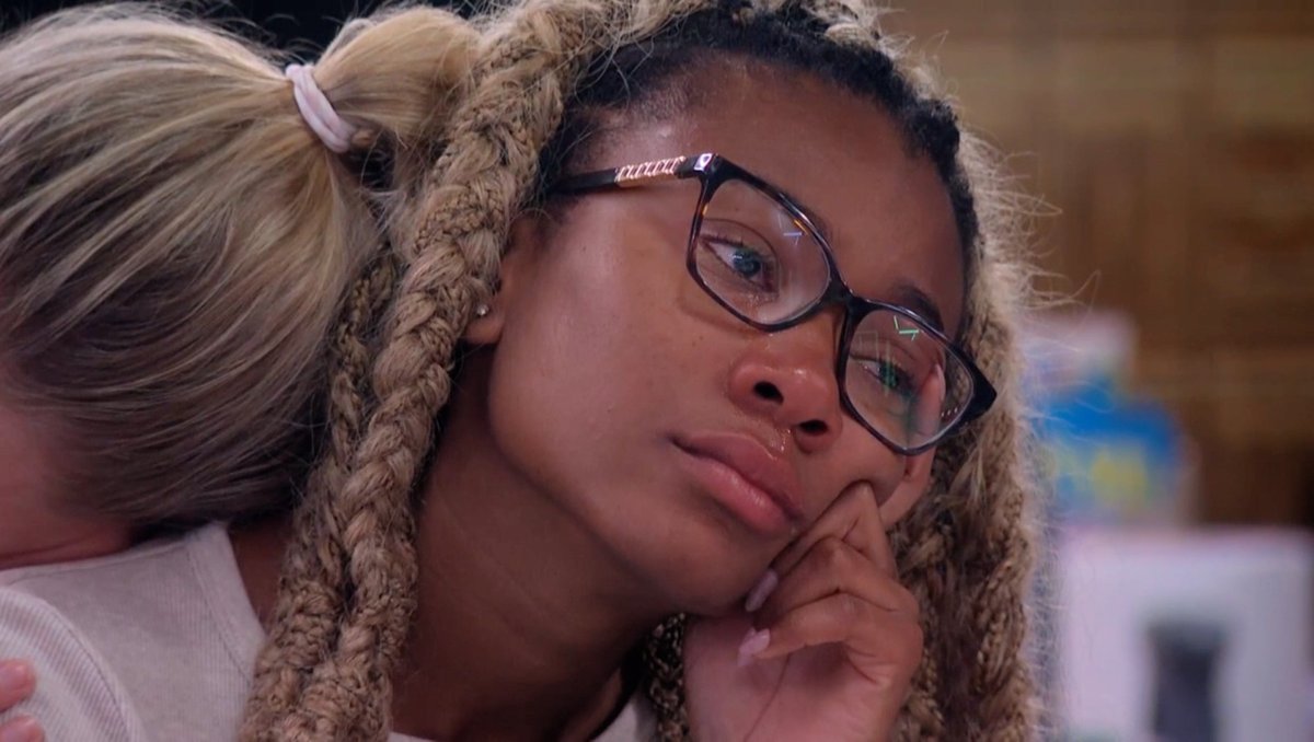 89razorskate20's tweet photo. ⌛️WEEK 10, REPOST &amp; LIKE If You’re Team TAYLOR! #BB28 https://t.co/5I0VZcd9Kg