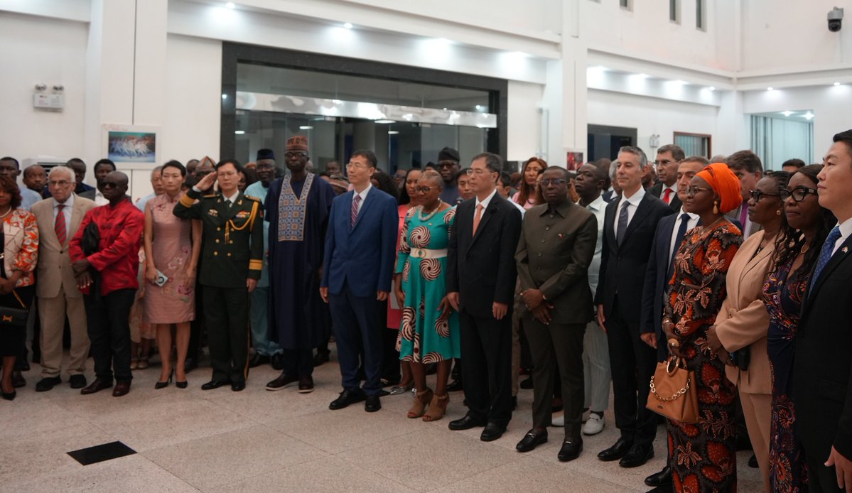 CN_Emb_SL's tweet photo. On September 16, the Chinese Embassy in Sierra Leone held a grand reception to celebrate the 77th anniversary of the founding of the People's Republic of China. https://t.co/dtUcYytwjH