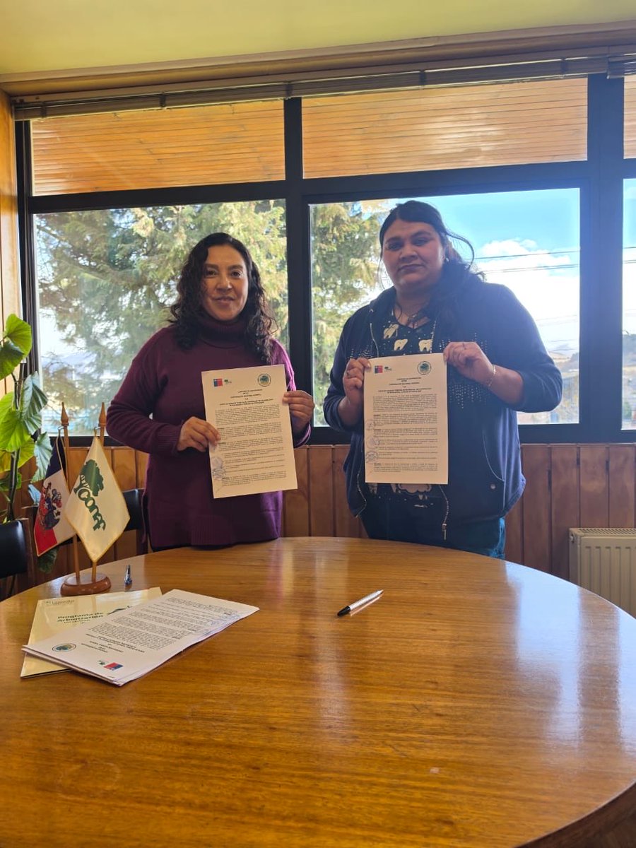 conaf_aysen's tweet photo. 🌳 CONAF Aysén y la Junta de Vecinos “Vientos Patagónicos” de Balmaceda firman convenio para impulsar la arborización comunitaria. 🌱

Se plantarán 660 árboles y se capacitará a la comunidad, contribuyendo a embellecer la localidad y adaptarla al cambio climático.

# balmaceda https://t.co/eXkH86yn1E