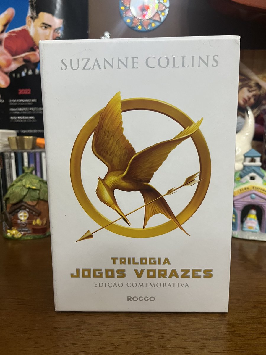 presleyvils's tweet photo. @lourivergussie oii desculpa aparecer do nada, mas queria dizer que se vc for da cidade de sp ou região que eu to vendendo esse box edição comemorativa de jogos vorazes!!

só li o primeiro, o resto nunca abri!
posso mandar mais fotos se tiver algum interesse :)

R$160 https://t.co/jRf2wRlXdJ