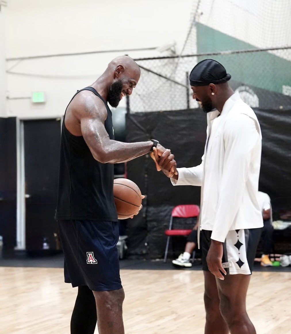 TheDunkCentral's tweet photo. "I don't think we've seen the end of what this move is. I think it's more to this move. And so, I'll just leave it at that." 👀

- Dwyane Wade on LeBron joining Philadelphia 

(via "Conversations With Cam" /h/t @HeatNationCom ) https://t.co/Xr9UUXQQdr