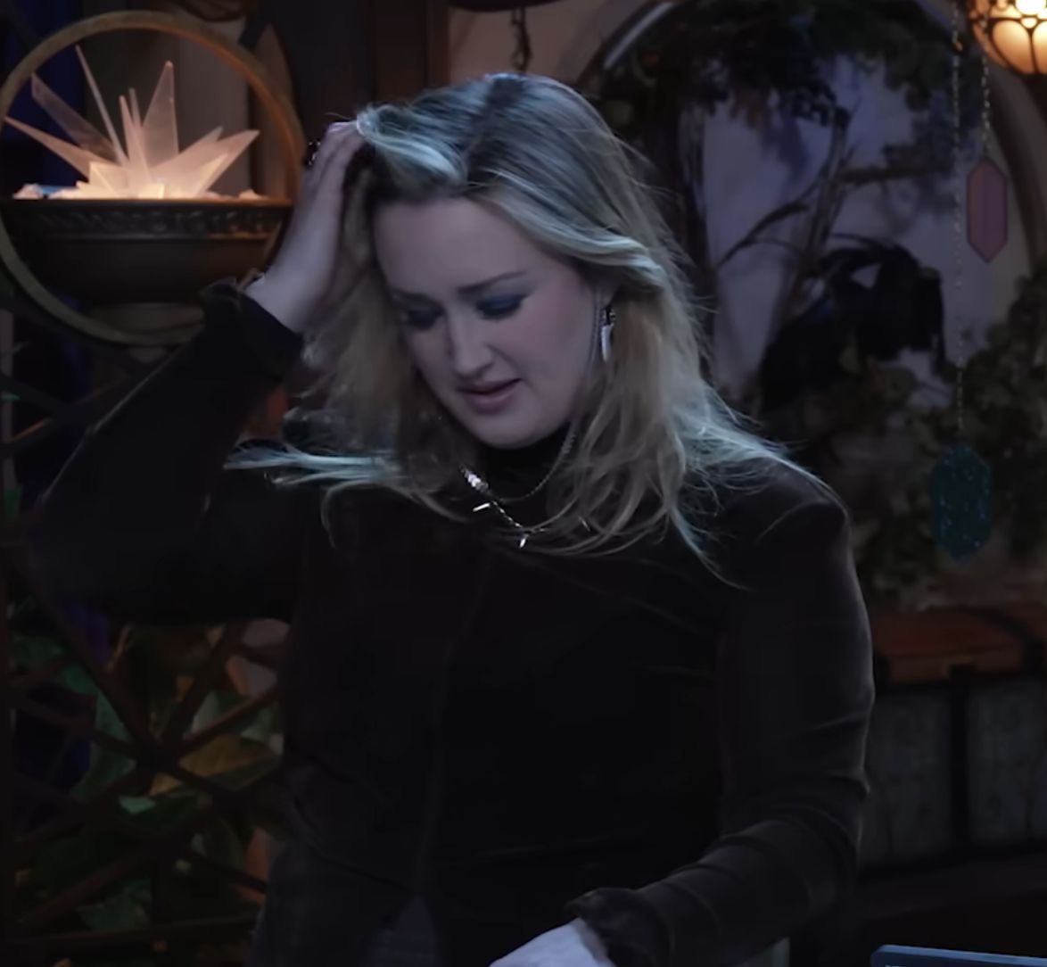 vcxleth's tweet photo. can we take a moment and appreciate ashley johnson as vaelus on episode 1 because wow https://t.co/a9MdZ0g0D6