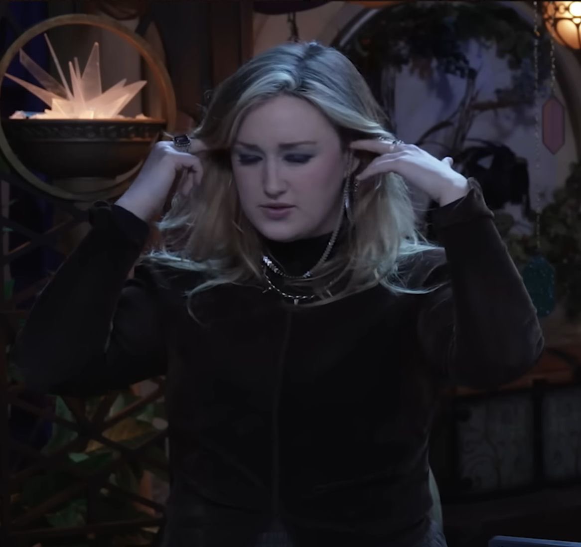 vcxleth's tweet photo. can we take a moment and appreciate ashley johnson as vaelus on episode 1 because wow https://t.co/a9MdZ0g0D6