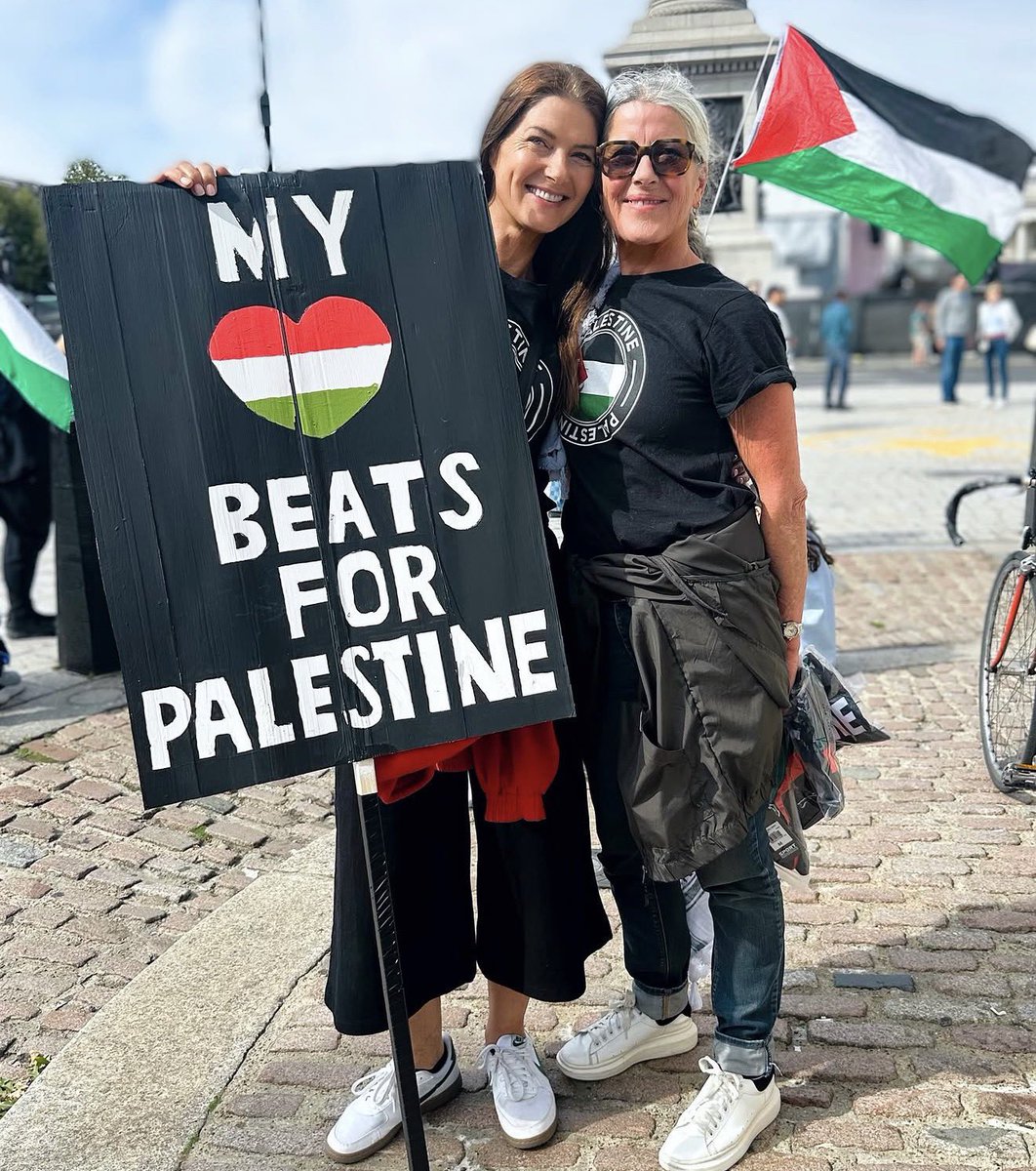 georgedmadgwick's tweet photo. This is Rachel from Piddington
Rachel campaigns for Palestine and supported illegal migrants coming in
Rachel however doesn’t wish for these migrants to live near her, only near you

Don’t be like Rachel from Piddington. https://t.co/rmzzt2ve61