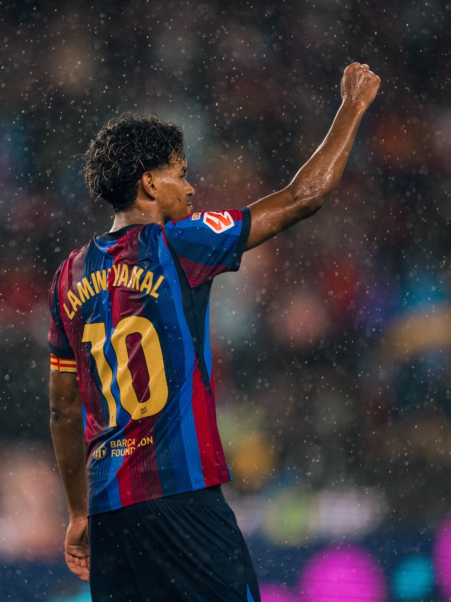 FCBarcelona's tweet photo. 19 years, 2 months and 3 days old. https://t.co/pmlE40LUu9
