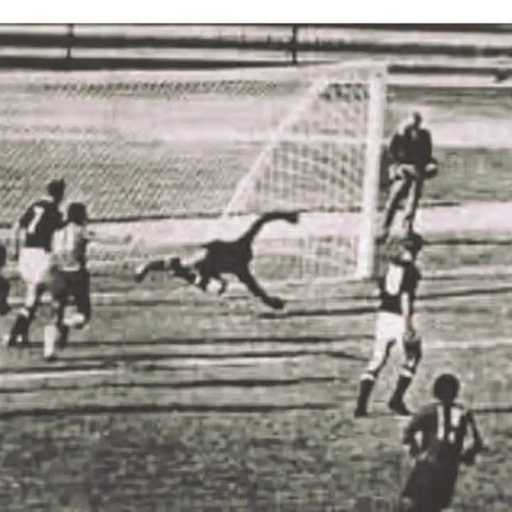 JoelDatos's tweet photo. Antonio Rada marcó el tercer gol de Colombia en el histórico empate 4-4 contra la Unión Soviética en el Mundial de Chile 1962, jugado en Arica el 3 de junio. 

Fue el gol que puso el marcador 4-3 al minuto 72', consolidando la remontada tras ir perdiendo 4-1.

#Chile_1962 https://t.co/Bu0PKakJIO