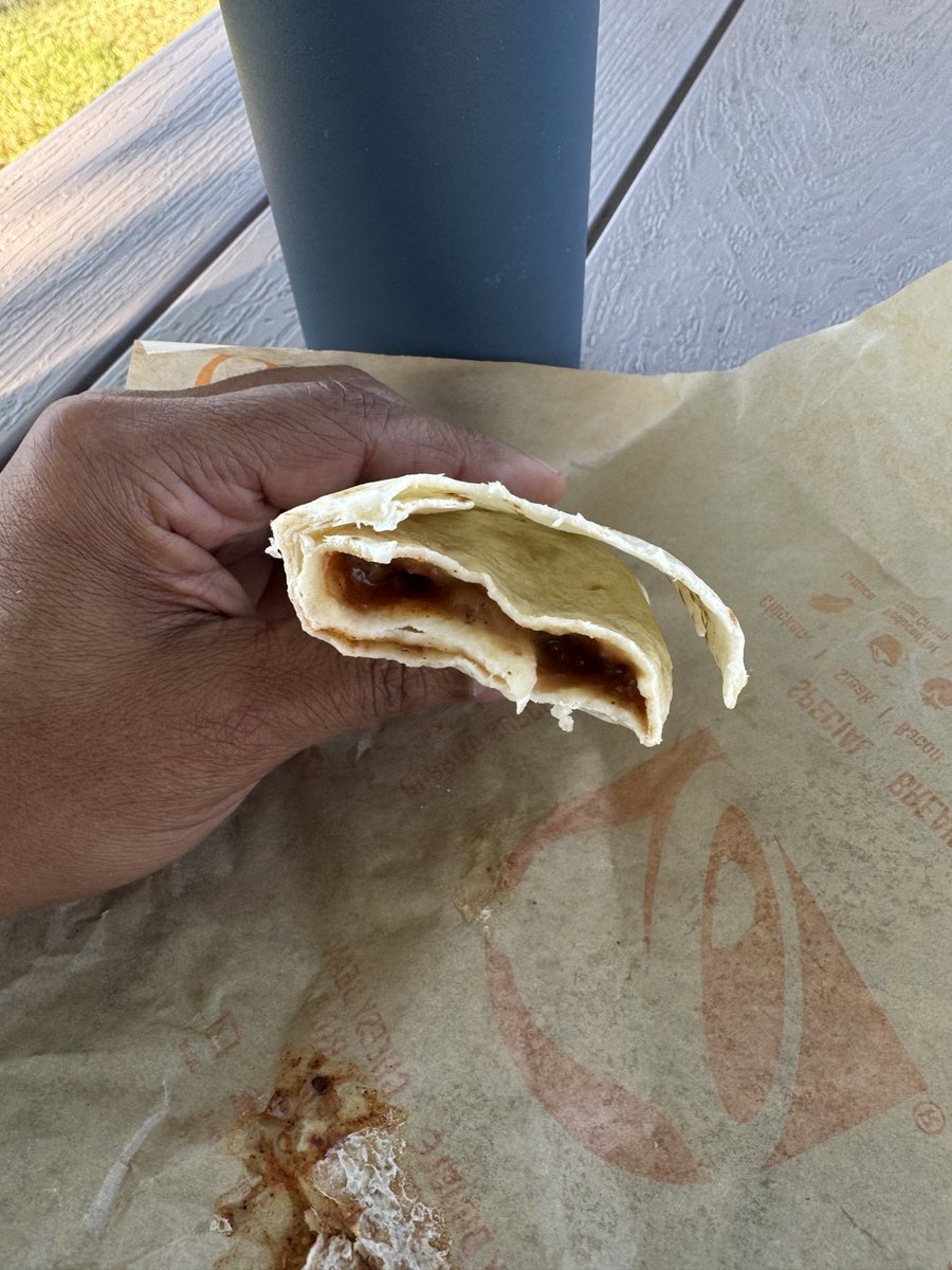 iamtimmo's tweet photo. What the hell, @tacobell ? Is this all you get in a beef burrito supreme these days? https://t.co/V63P8XiUP4