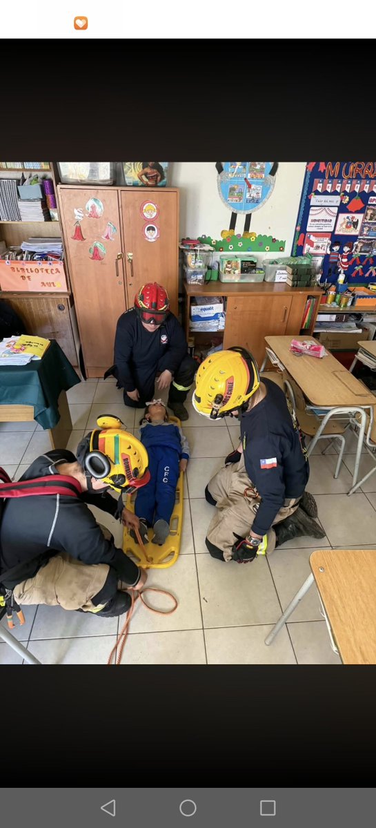 CarabBioBio's tweet photo. Carabineros del Retén #Talcamavida de la comuna de #Hualqui, en conjunto con Bomberos y docentes de la escuela Carlos Fernández Castillo realizó un simulacro de sismo, con rescate de alumnos atrapados y lesionados, fortaleciendo en conjunto las medidas preventivas ante un sismo. https://t.co/d46YD1oJZN