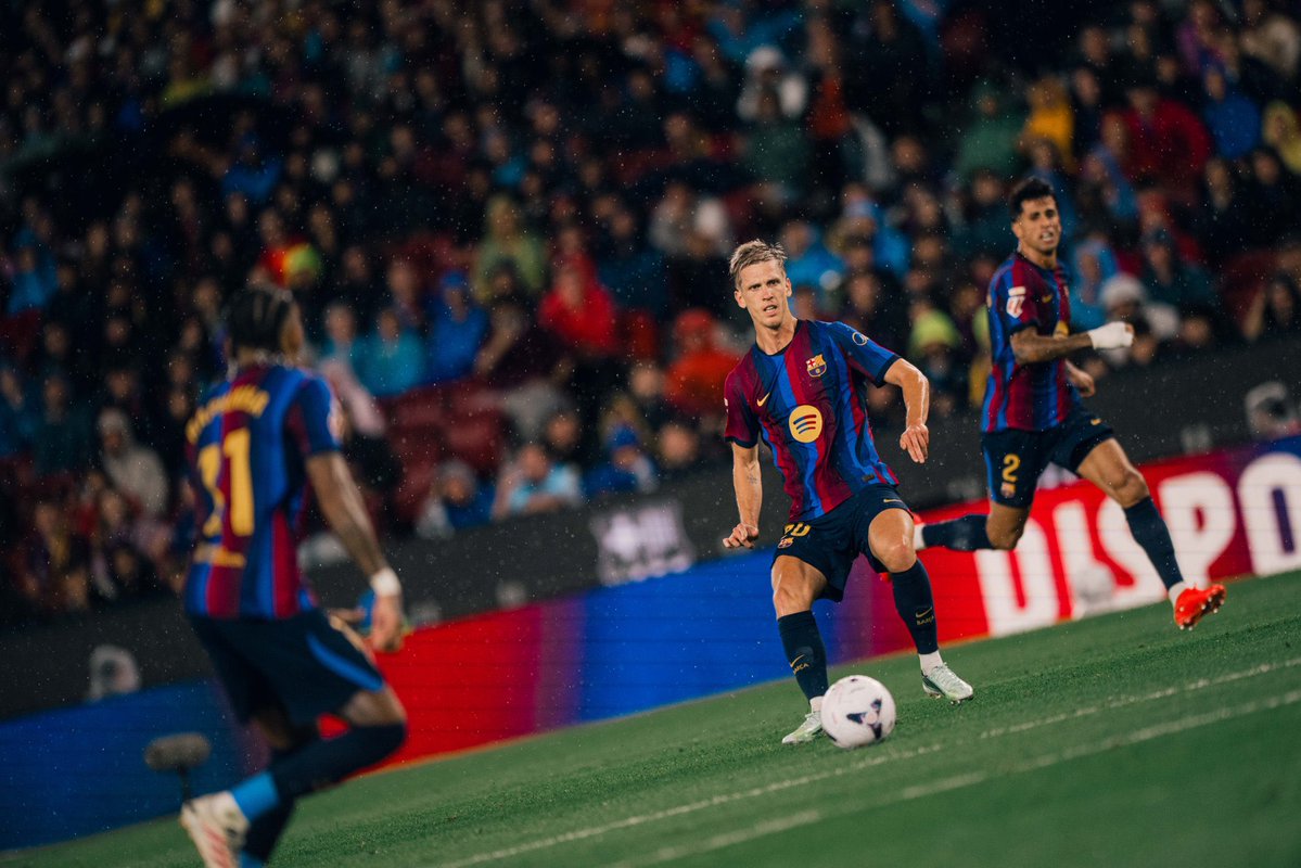 gerardrdgz_'s tweet photo. 28 goles en 6 jornadas. 4,66 por partido. Lógicamente habrá rachas durante el año, pero si el Barça mantuviese este ritmo acabaría la temporada con 177 goles.

Por ponerlo en contexto, el récord de LaLiga son los 121 del Madrid en la 11/12. Arranque absolutamente histórico. https://t.co/1lasFuIrYa