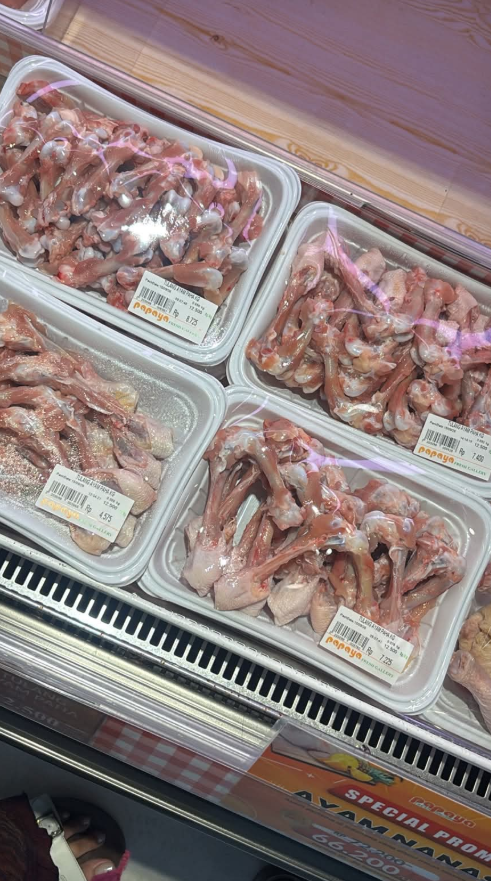 txtharihariWNI's tweet photo. Serius nanya, tulang gini dijual bisa dibikin apa sih? 😭

Yuyur, Ganjar https://t.co/o7ykLPyloa