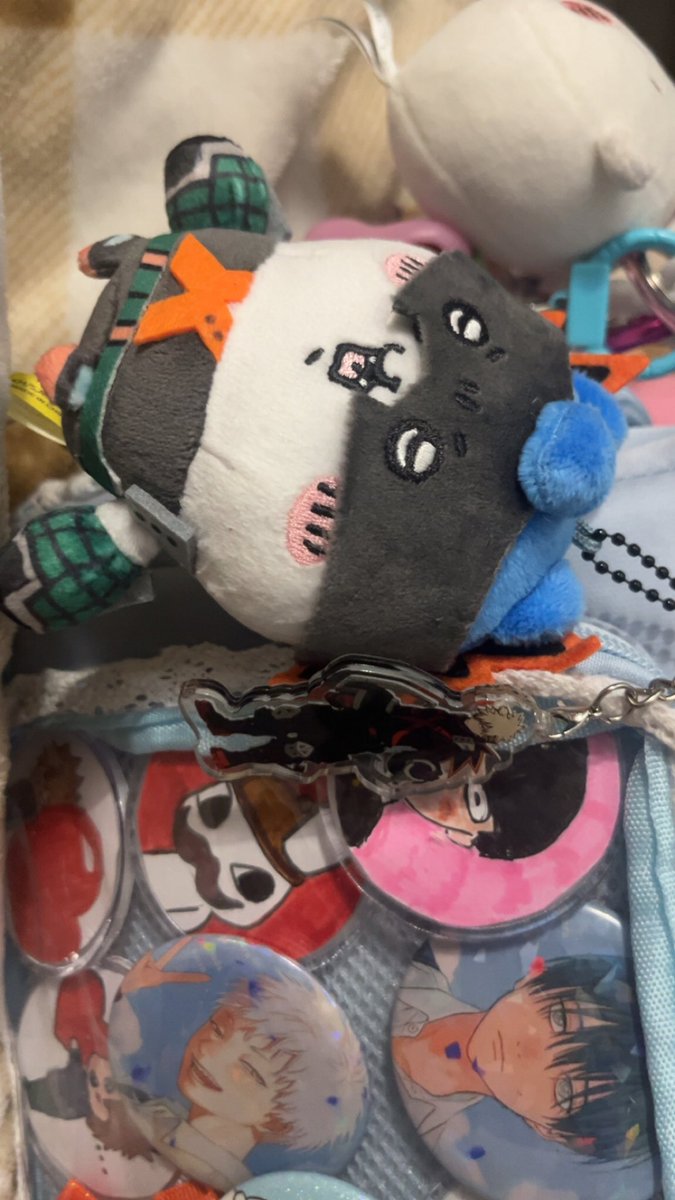 okiangel000's tweet photo. HES SO CUTEE!!!!!!! He is now on the bag https://t.co/IgoVRo7ivh
