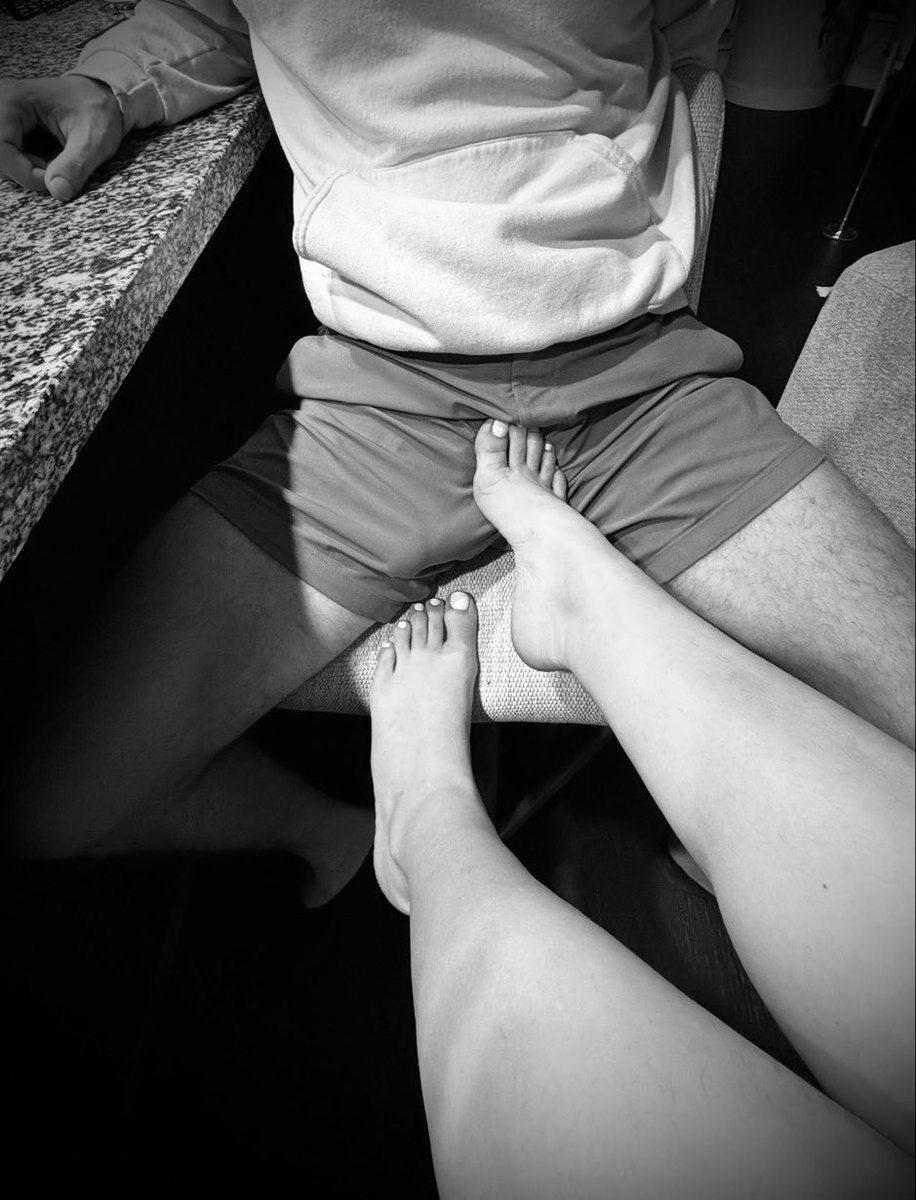 gliotel's tweet photo. Exactly Where my feet rest!. https://t.co/WO8of0e7Is