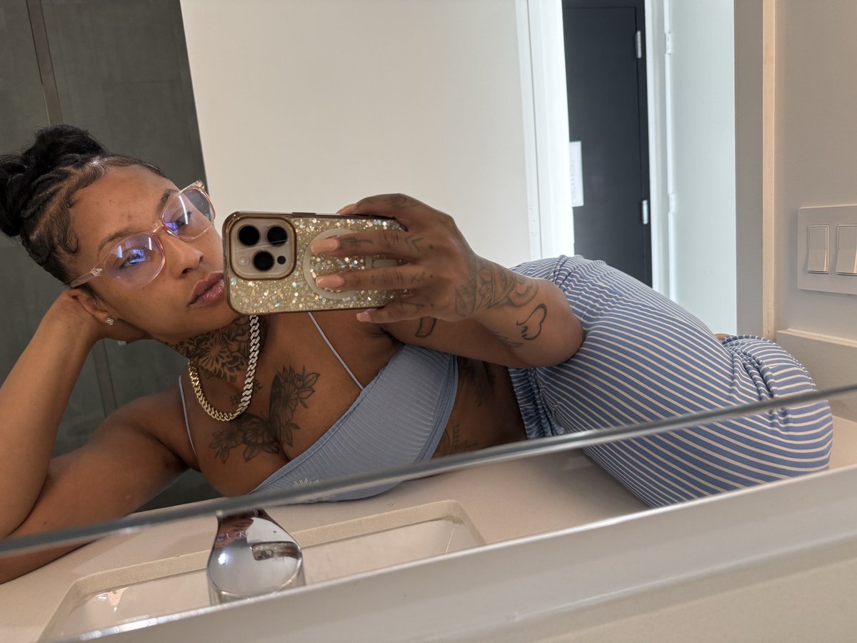 Mizztwerkssumm's tweet photo. which one? https://t.co/YT7Leu2dtP