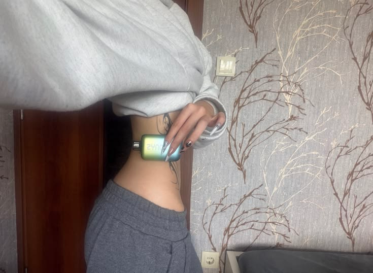 plsdrunktextme's tweet photo. crazy ass thinspo wdym youre as small as a vape https://t.co/pimvB3Xe50