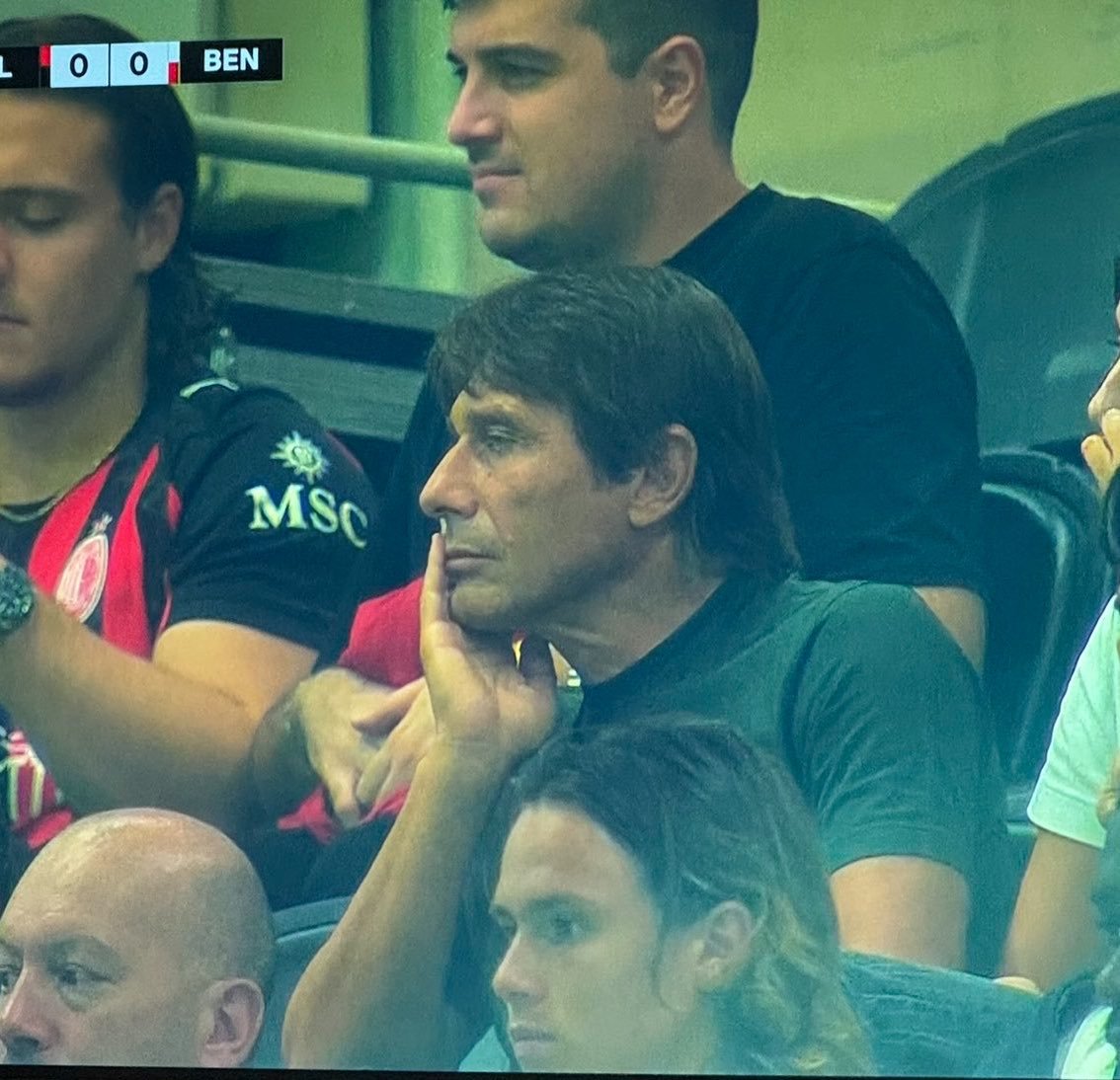 MilanoRossone15's tweet photo. Unico amore sei...#ConteMilan https://t.co/qrgFL5Ccy2