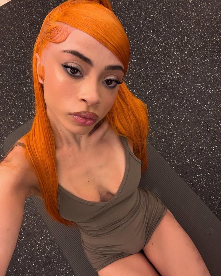 lanasbIackswan's tweet photo. i loved her skinny era ngl https://t.co/2eBYC5CfcE