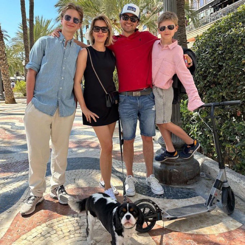 CoachBlythe0's tweet photo. Family is the greatest blessing I could ever ask for. ❤️ Everything I work for today is bigger than just me. It’s about creating a better future, giving my family more opportunities, and making sure the people I love can feel proud of how far we’ve come.🥰❤️‍🩹❤️‍🩹🌹🌹🙏 https://t.co/rZ71UqJRXg