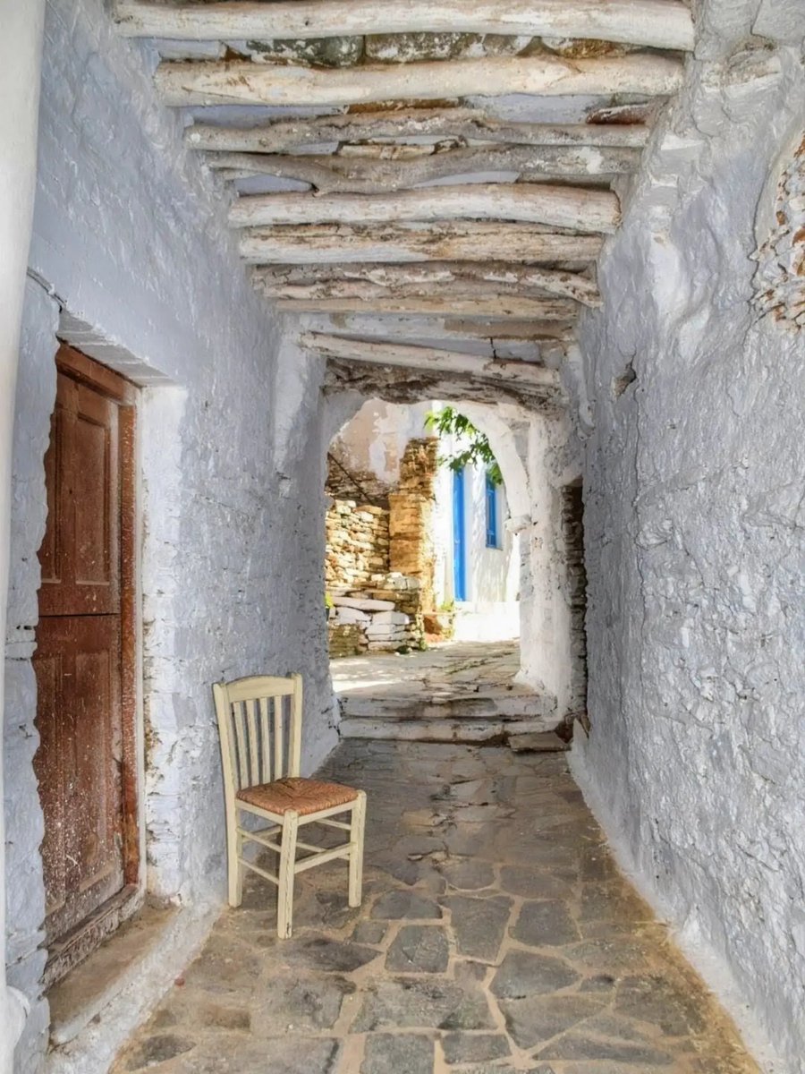 GreekPictures's tweet photo. Some corners of #Tinos feel untouched by time. 🇬🇷
📷 morfo_glf https://t.co/6hi4pWC40Y
