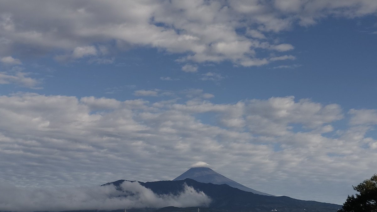 pal_poo's tweet photo. 今日の富士山 https://t.co/BlMyEnMf7G