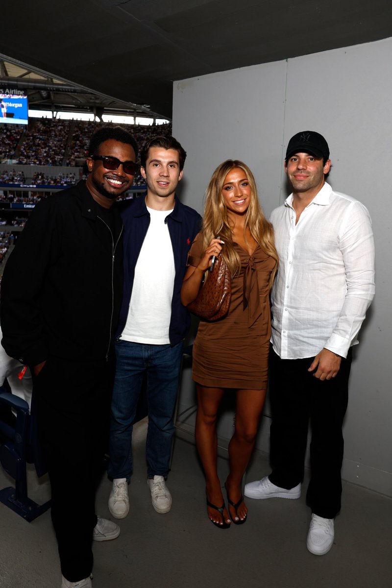TheCJCook's tweet photo. So much fun this past weekend  @usopen 

Shout out to the family @dixiedamelio @alixxearle @tatemcrae @jackharlow @DanReynolds @bellathorne 

@raisingcanes @ToddGraves thank you for such a great time ! https://t.co/UtQDnJw0Jc