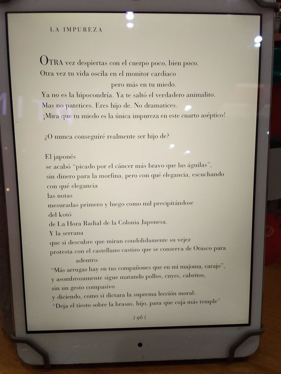 BeaButlerAT's tweet photo. Al otro día sentí la necesidad de "sentir cosas" Y toy releyendo la poesía completa de Watanabe  y 2 cosas: 
1. Ese hombre no tuvo ningún mal poema (unos más álgidos que otros pero todo impecable)

2. Este poema sobre ser pequeño y tener miedo, para que también sientas cosas https://t.co/wTEXsdcS2x