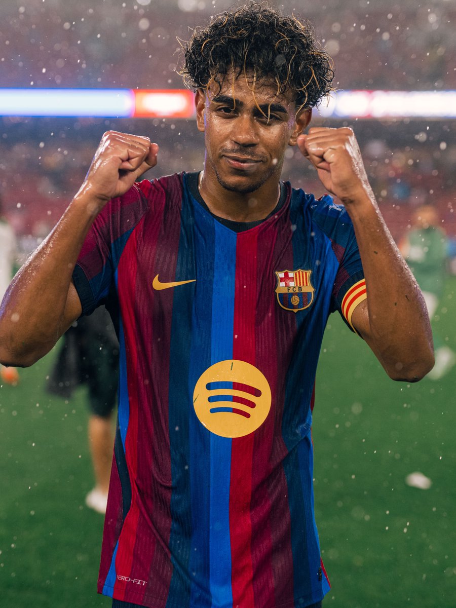 FCBarcelona's tweet photo. Celebrating in the rain 🌧️ https://t.co/zIGdaiFGYm