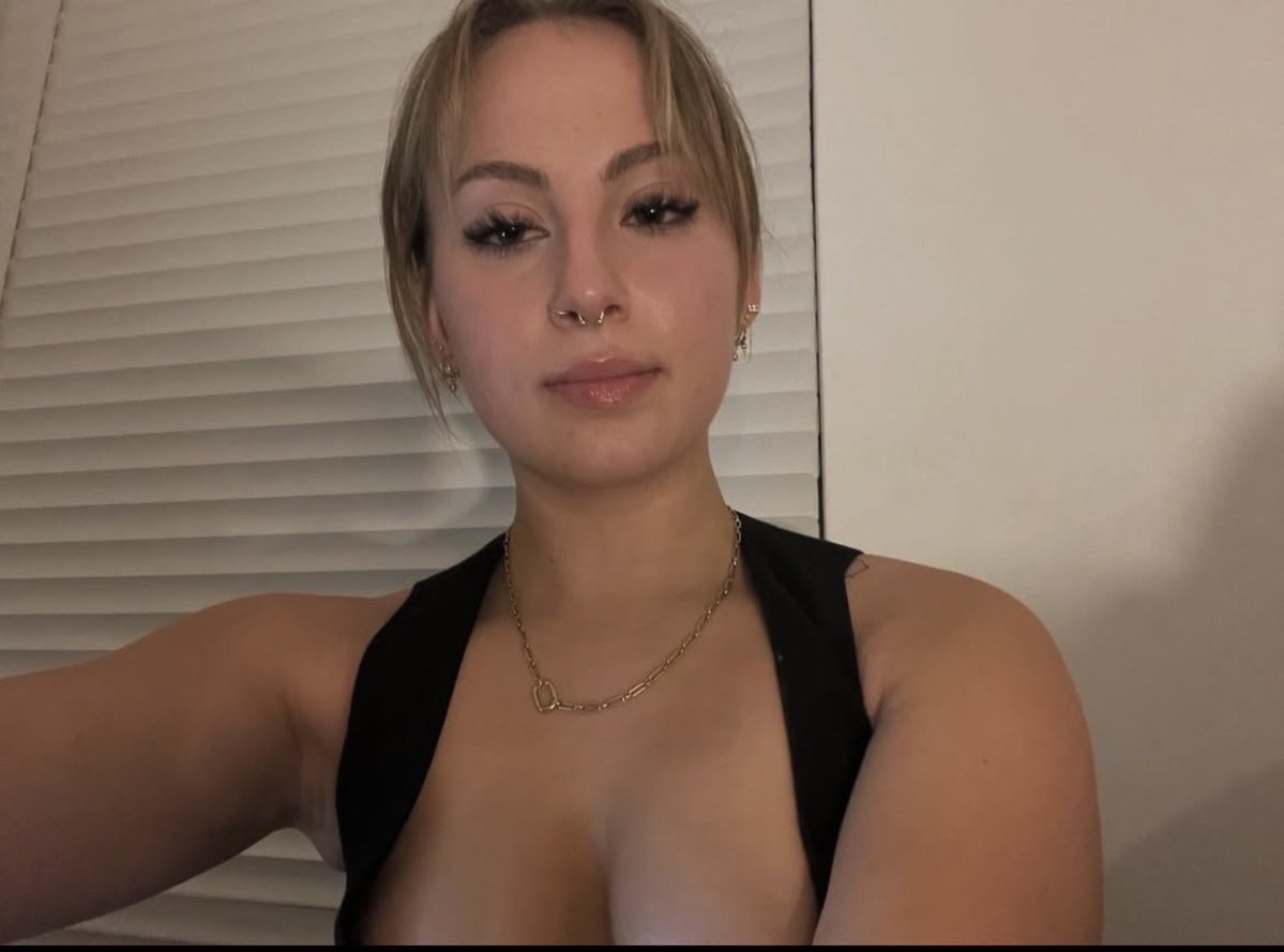 sluttcollector's tweet photo. Slut #8
This cuck leaked his hot sis!!

like if you think she's hot. https://t.co/9wy12Ckq1a