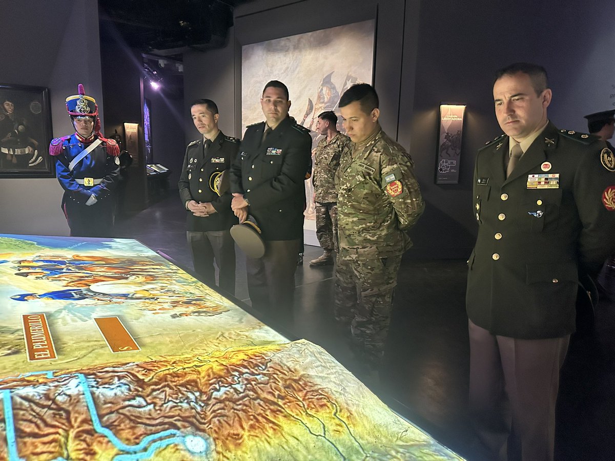 Granaderosarg's tweet photo. Recibimos la visita de los miembros del Batallón «Florida» de Infantería Nº 1 del @EjercitoUy en el histórico Cuartel de Palermo 🇦🇷🇺🇾

#Granaderos  #SomosPatria #HerederosDelLibertador #UnRegimientoConHistoria #SomosHistoriaViva https://t.co/Jwd48pV4YQ
