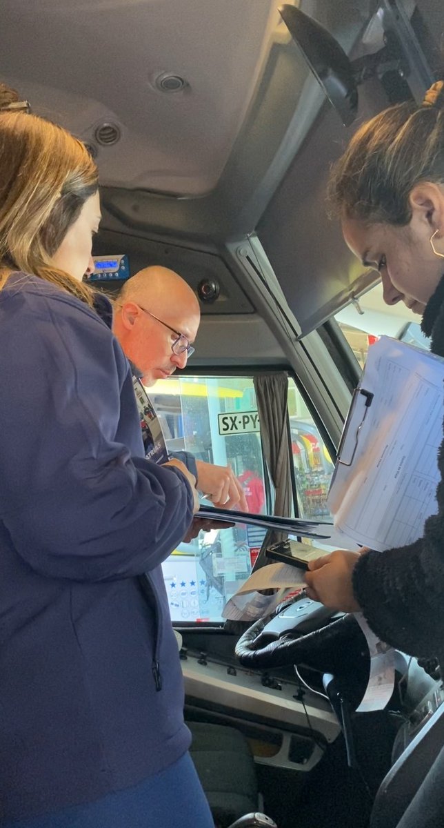 drtohiggins's tweet photo. 🇨🇱 En Terminal O'Higgins de #Rancagua, la Dirección del Trabajo junto a Seremi @TrabajoOHiggins participan de Programa Nacional de Fiscalización a Buses Interurbanos de pasajeros, para verificar condiciones laborales de conductores y auxiliares en  #FiestasPatriasSeguras 🚌 https://t.co/DJArP0bmxz