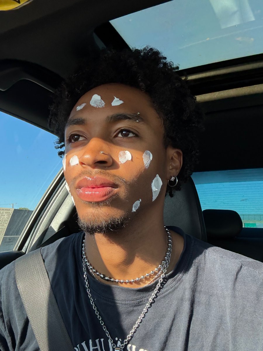 cinnamonjest's tweet photo. Im fucking hungry https://t.co/AYdTci7Amp