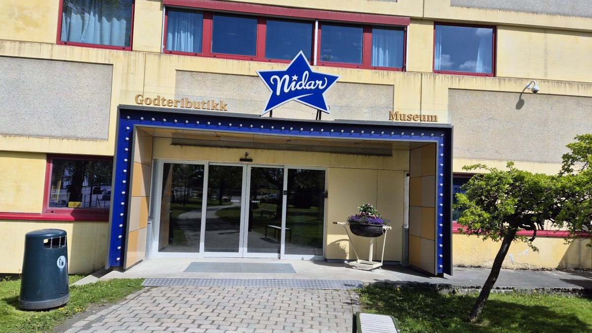 larstr's tweet photo. @nztechtweet From the local chocolate factory in my hometown. https://t.co/ir4cVReQAs