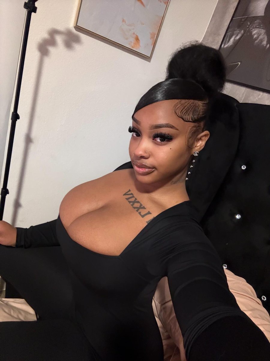 realest_keisha's tweet photo. natural hair mami🤤 https://t.co/wqV3CrTFBM