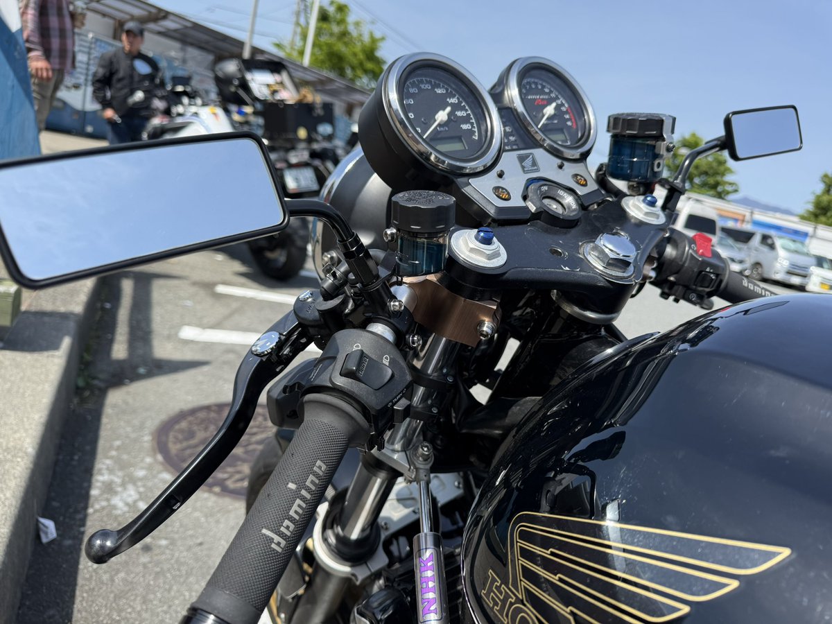 MiniShinnosuke's tweet photo. バイクいじるのほんとに難しかった、何がかっこいいのか時々わからなくなる。
ウインカーはバリバリ伝説のグンがいじってなかったからあえてスモークにして残した。cb750fが欲しい。 https://t.co/cVt7aZ62GK