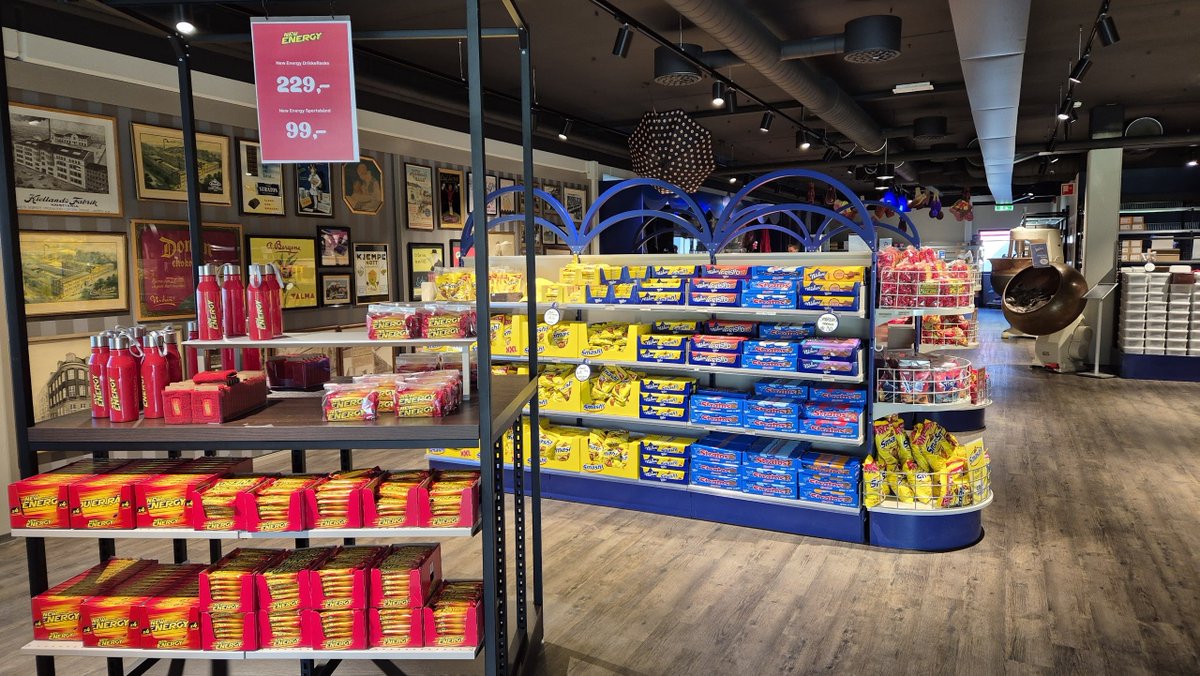 larstr's tweet photo. @nztechtweet From the local chocolate factory in my hometown. https://t.co/ir4cVReQAs