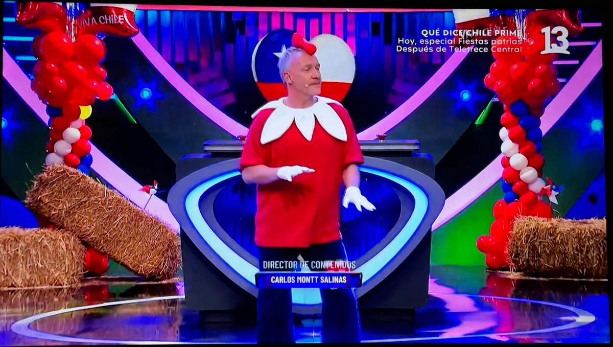 exTteDan's tweet photo. Hoy Martín Carcamo se sacó el mejor disfraz, de Condorito. Y además puede moverse, ajajajajajjajaja https://t.co/1VcmIDe5uk
